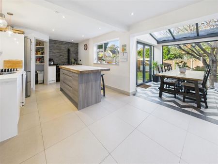 4 bedroom semi-detached house to rent - Photo 2