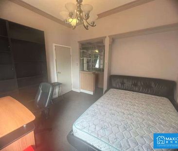 Stunning 5-Bedroom Family Home in Prime Oakleigh | Fully Furnished ... - Photo 5