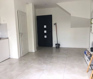 Studio en Rez-de-Jardin SARTROUVILLE - Photo 1