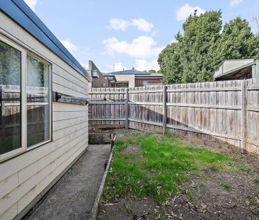 17 Queen Road, Lilydale - Photo 2