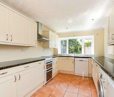 Oaks Road, GU21 - Photo 1