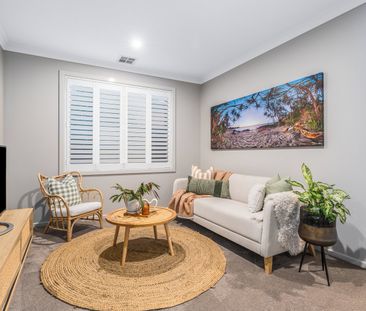 LARGE FAMILY FRIENDLY HOME - Photo 1