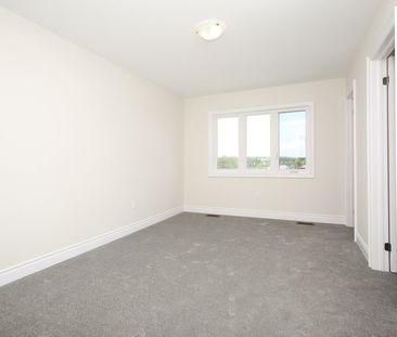 For Lease - 12 Elgin Court, Bradford West Gwillimbury, Ontario - Photo 5