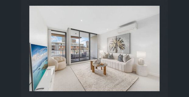 Parkland facing split level apartment in prime Waterloo location - Photo 1