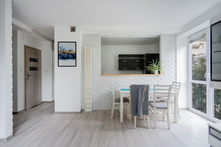 Plac Zbawiciela - duża kawalerka na wynajem - Zdjęcie 4