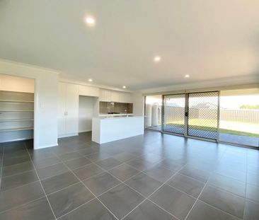 11 Loquat Street, Lochinvar - Photo 5