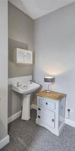 Room 6, 157 University Street, Belfast, BT7 1HR - Photo 4