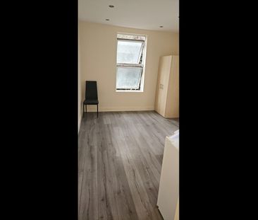 1 Bed Flat, Floyd Road, SE7 - Photo 5