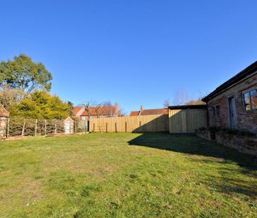 3 bedroom end of terrace house to rent - Photo 3