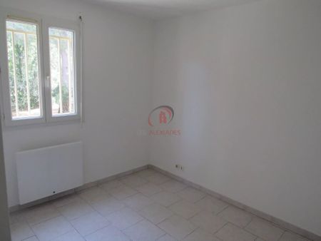 Location Appartement 3 pièces 51m² SIX FOURS LES PLAGES 83140 - Photo 2
