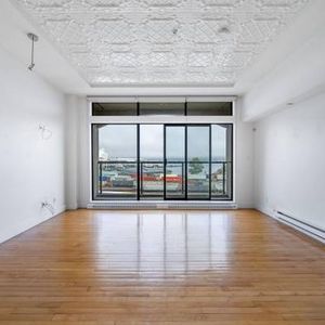 Amazing Waterfront Gastown Condo Loft at $3100 - Photo 2