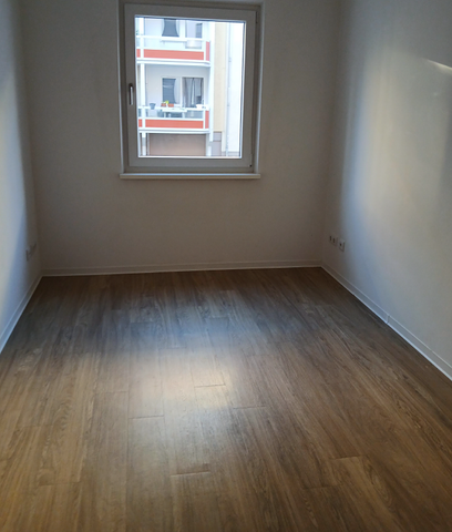 <h1 class="md:text-xl md:leading-6 mt-4 md:mt-10 lg:mb-6 mb-3 text-primary-500 font-semibold text-base leading-5"> Wohnung in Chemnitz (Sonnenberg) </h1> - Photo 2