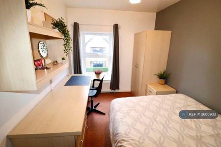 4 bedroom flat to rent - Photo 5