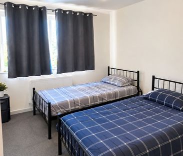 Room in a Shared House, Cowbridge Lane, IG11 - Photo 1