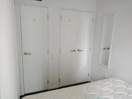 Fully Furnished 1Bed room Apartment on Upper Queen - rent including water - Photo 1