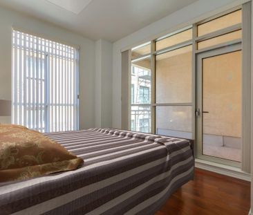 Vieux-Montréal et Cité Mmédia- Magnifique condo 3-1 /2, haut plafond - Photo 1