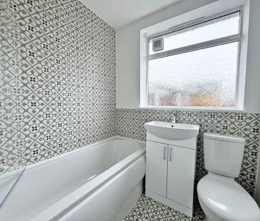 Surrey Avenue, High Crompton - Photo 6