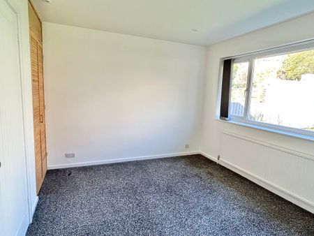 3 bedroom Spacious Three Bedroom Home to rent - Photo 3