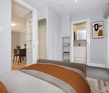 ART DECO ONE-BEDROOM APARTMENT IN PREMIER LOCATION - Photo 5