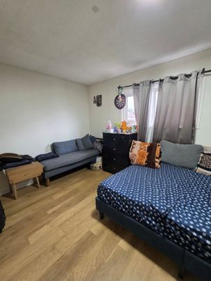 For Lease - 48 Glanvil Crescent, Toronto, Ontario - Photo 1