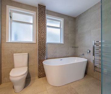 Charming 3BR Home in Glen Innes - Photo 3