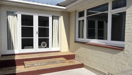 Handy Location - 2 bedroom + study or an additional bedroom. - Photo 5