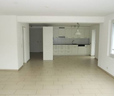 Moderne helle 4.5-Zimmer-Wohnung an zentraler Lage - Photo 3