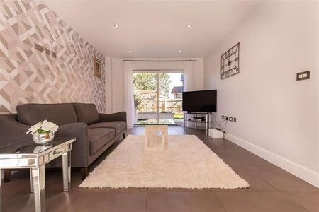 Buckingham Road, Epping, CM16 - Photo 2