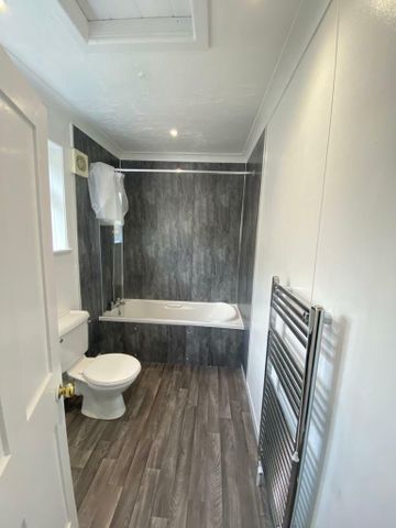 6 bedroom detached house to rent - Photo 4