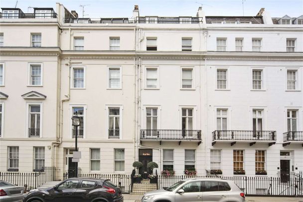 A beautiful second floor apartment in this period building in the heart of North Belgravia with the amenities of Motcomb Street just moments away. - Photo 1