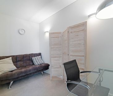 Fully Furnished City Living - Photo 3