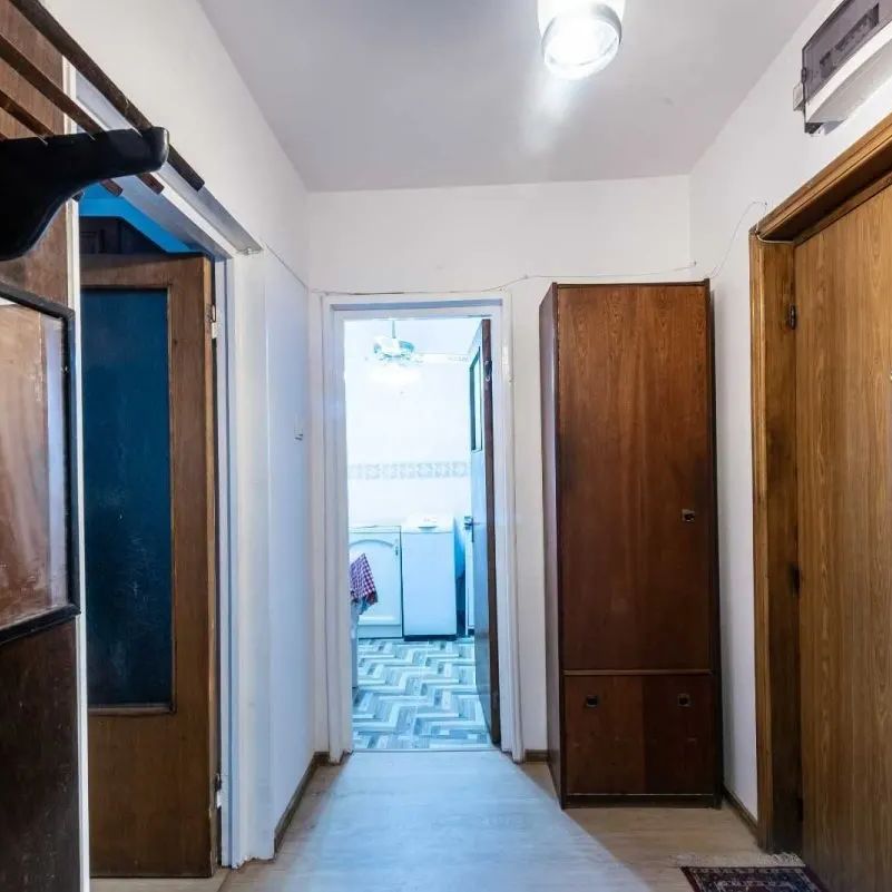 Inchiriez ap 2 camere, semi-decom, renovat, sector 6, 400 Euro/luna - Photo 1