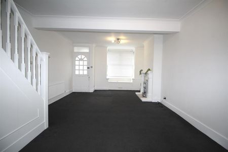 3 Bedroom House - Terraced To Let - Photo 2