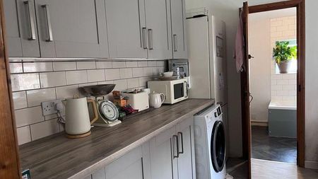 3 bedroom terraced house to rent - Photo 4