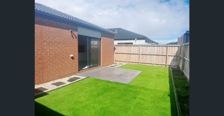 Modern Three-Bedroom Home with 3.5 Bathrooms – Exceptional Comfort and Privacy - Photo 4