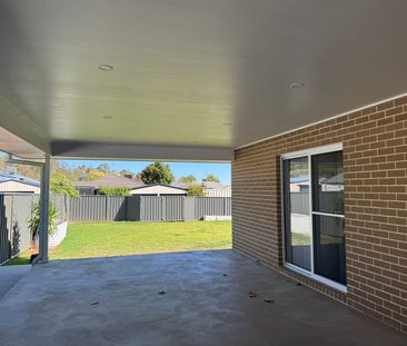 MODERN 4 BEDROOM HOME - Photo 1