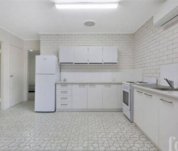 Room Only for Rent in two-bedroom Southport unit - Photo 4