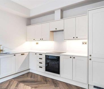 Bells House, South Street, Farnham, Surrey, GU9 - Photo 3