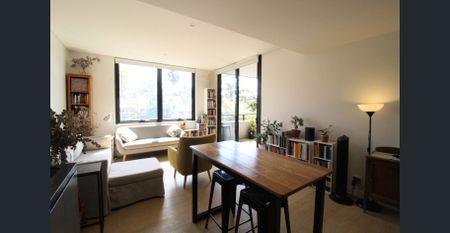 2 BEDROOM APARTMENT - Photo 2