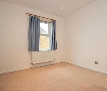 2 bedroom end of terrace house to rent - Photo 2