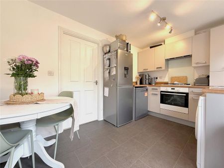 2 bedroom semi-detached house to rent - Photo 4