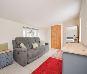 1 bedroom detached house to rent - Photo 3