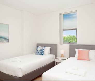 Unfurnished luxury two bedroom timber floor apartment with cage for... - Photo 5