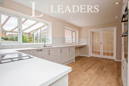 4 bedroom detached to rent North Worcester Location - Longfellow Road, Worcester, WR3 - Photo 2