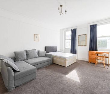 3 bedroom flat to rent - Photo 3
