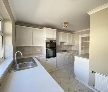 3 bedroom detached bungalow to rent - Photo 6