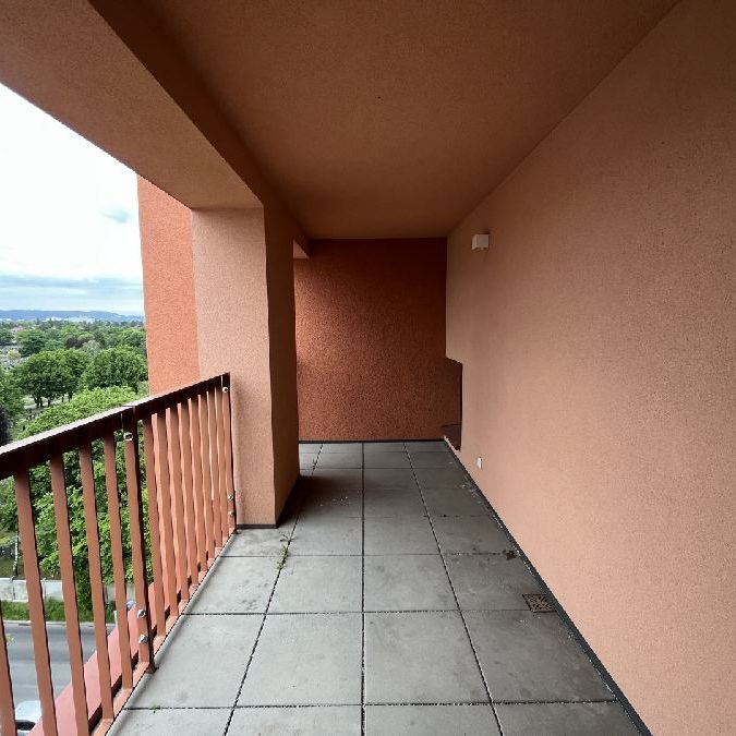 Charmante 2-Zimmer-Wohnung mit Loggia und schönem Ausblick - Photo 1