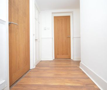 1 bedroom in a flat share to rent - Photo 5