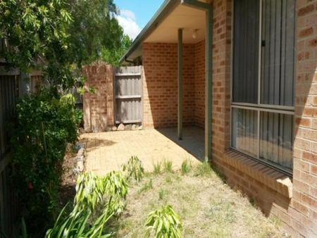 Spacious Three Bedroom Townhouse - Photo 3