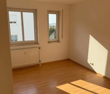Schöne 2-Zimmer-Wohnung mit Balkon & Garage - Photo 2